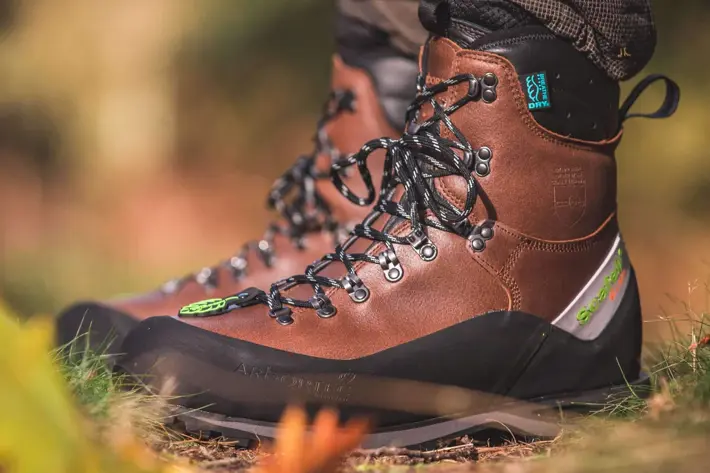 At33200 Scafell Lite Class 2 Chainsaw Protection Boot Brown 219958
